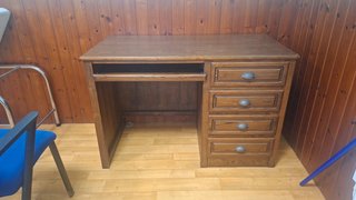 Mesa escritorio de castaño maciza