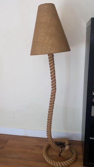 Lampada da terra in iuta