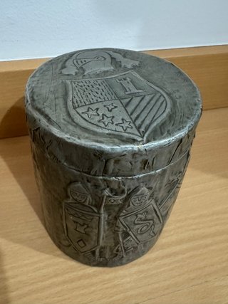 Caja metálica estilo medieval