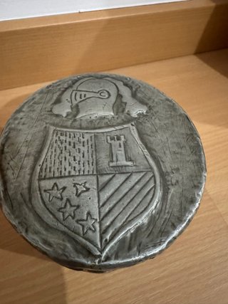 Caja metálica estilo medieval