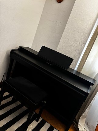 Yamaha Clavinova CLP 825 Piano Digital