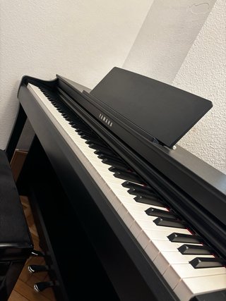 Yamaha Clavinova CLP 825 Piano Digital