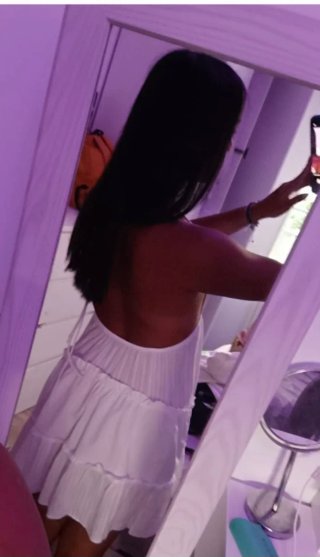 Vestido blanco halter con volantes