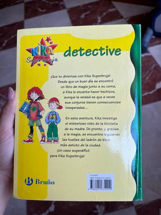 Kika Superbruja, detective