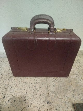 Maletín antiguo francés dorado y rojo