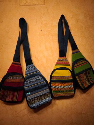 A estrenar! Riñoneras pecheras multicolor nuevas.