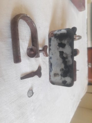 Antigua máquina de coser de juguete metal