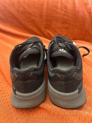 Deportivas Nike V5 RNR Negras y Blancas
