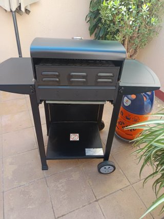 Parrilla Exterior Negra