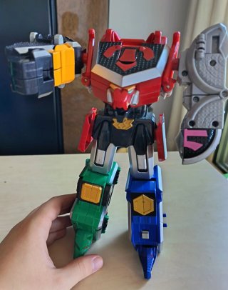 Figura Power Rangers Megazord.