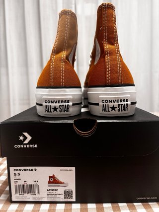 Converse Plataforma mostaza  Talla 36.