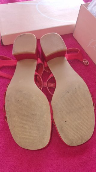 Sandalias rojas tacón bajo