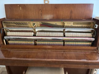 Piano Petrof de estudio