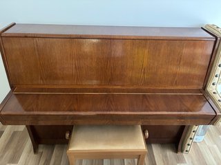 Piano Petrof de estudio