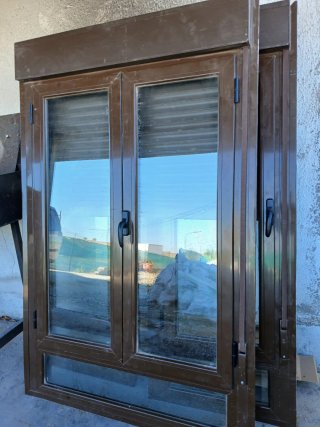 Ventanas de aluminio marrones