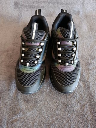 Deportivas  Negras Multicolor.Nuevas