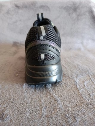 Deportivas  Negras Multicolor.Nuevas