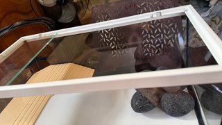 Acuario tortuga con rocas y calentador