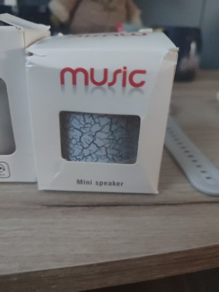 Pack 3 Mini Altavoces ALE-HOP 2 blancos y uno negr