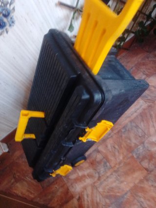 Caja de herramientas con ruedas
