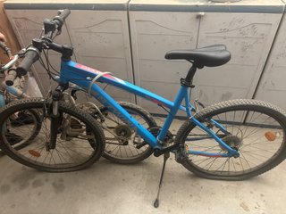 Bicicleta azul Btwin Rockrider