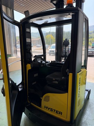 Carretilla retráctil frío HYSTER R1.4 1.400kg