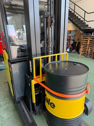 Carretilla retráctil frío HYSTER R1.4 1.400kg
