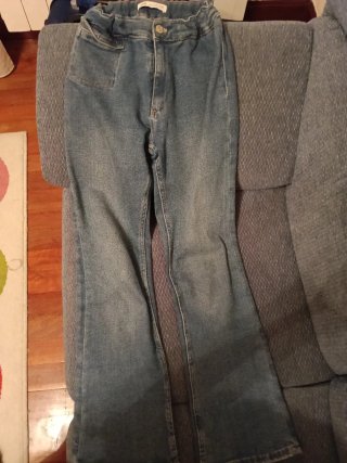 Pantalones vaqueros  y grises . Btownie y mango