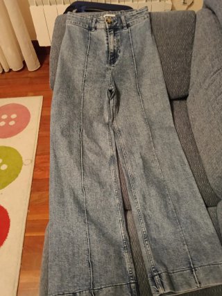 Pantalones vaqueros  y grises . Btownie y mango