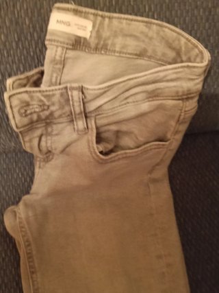Pantalones vaqueros  y grises . Btownie y mango