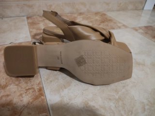 Sandalias Strover Piel Tacón Ancho Beige Nuevas