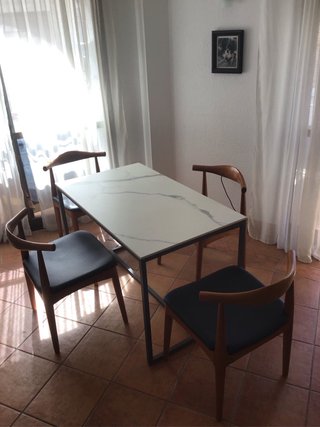 Mesa contemporánea metal y cuarzo
