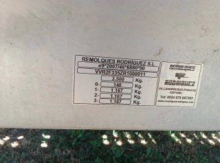 Remolque plataforma portavehículos 3200 kgs.
