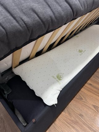 Sofá-cama gris de tela