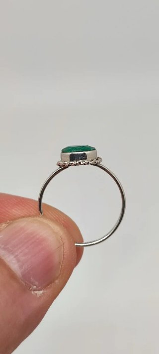 Anillo de Plata y Esmeralda.
