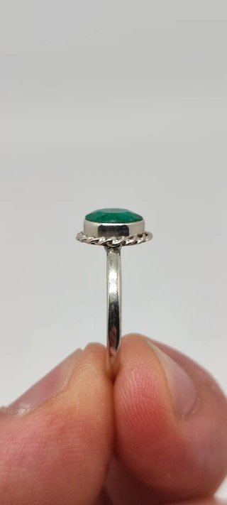Anillo de Plata y Esmeralda.