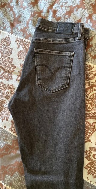 Pantalón Levi’s gris oscuro
