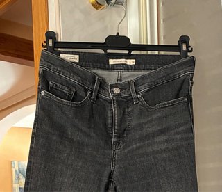 Pantalón Levi’s gris oscuro