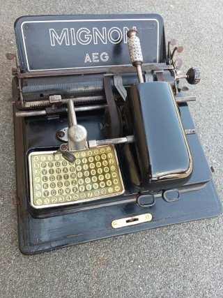 Macchina da scrivere Mignon 3 AEG