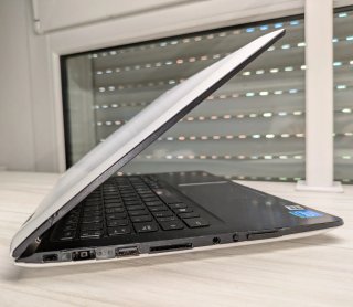 Lenovo Yoga 300-11IBY