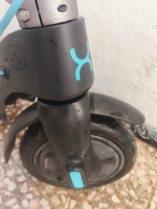 Patinete Eléctrico Cecotec Bongo con cargador.