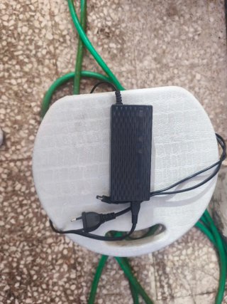 Patinete Eléctrico Cecotec Bongo con cargador.