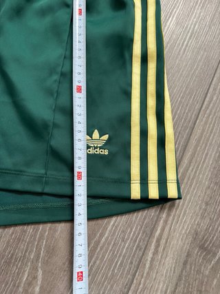 Shorts Adidas Originals Firebird Verde y Amarillo