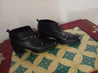 Botín de piel negro