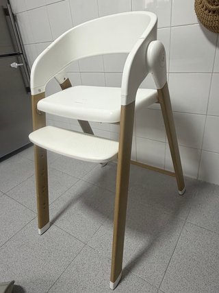 Trona bebé BabyGO blanca y madera