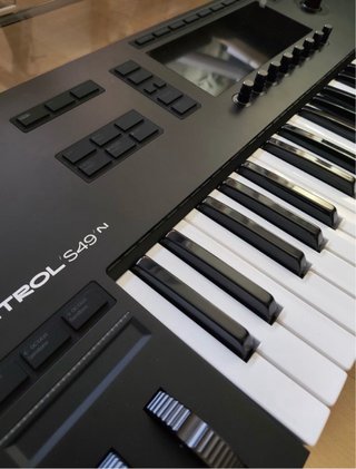 Controlador Teclado Native Instruments Kontrol S49