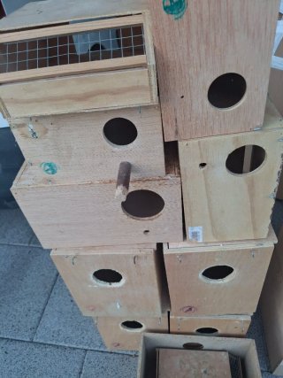 Cajas nido de madera y metal