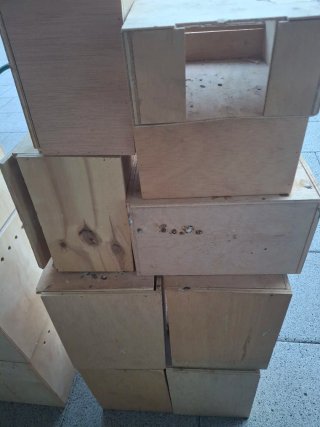 Cajas nido de madera y metal