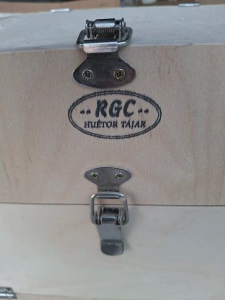 Cajas nido de madera y metal