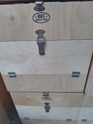 Cajas nido de madera y metal